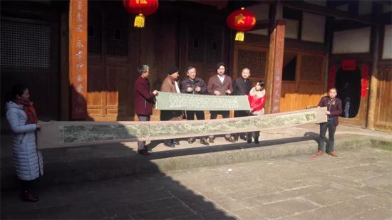 中央电视台鉴宝栏目联系方式，一段鉴宝奇缘的探寻与温馨故事